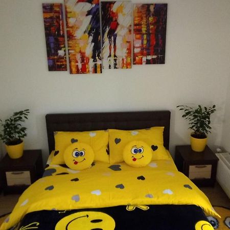 Positive Smile Studio Apartment In The Colorful Comfort Town Residental Complex. Kt-06. Kiev Esterno foto