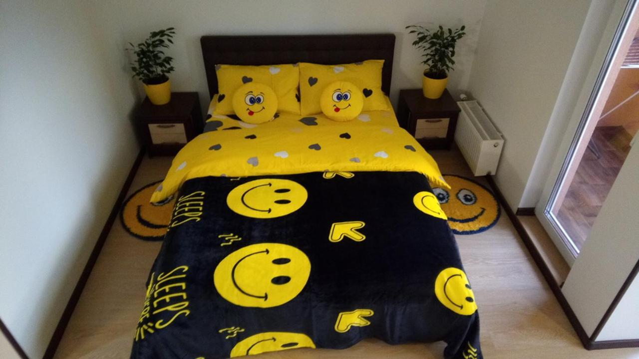 Positive Smile Studio Apartment In The Colorful Comfort Town Residental Complex. Kt-06. Kiev Esterno foto